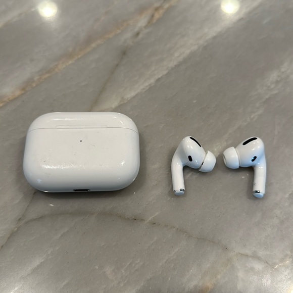 Apple AirPods Pro 1st Generation